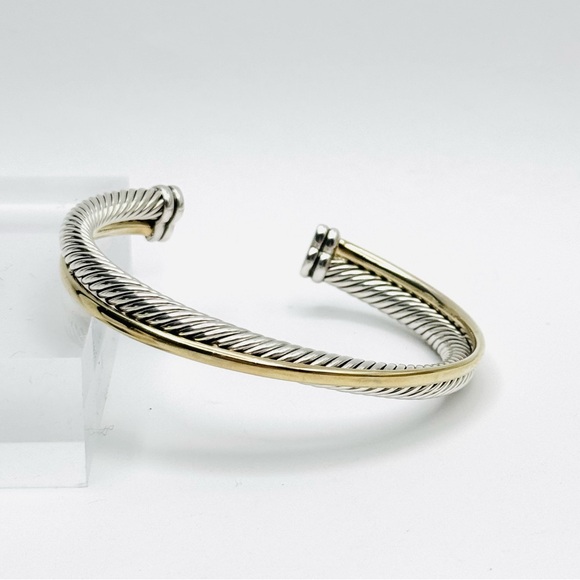 David Yurman
Crossover Bracelet with 18K Gold - Picture 2 of 8